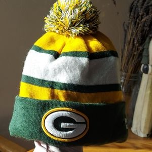 NEW Green Bay Packer beanie with pom-pom